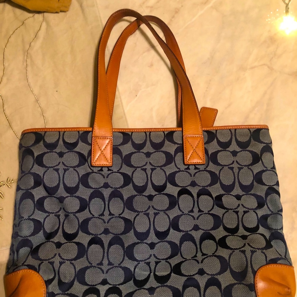 Coach purse - Picture 3 of 8